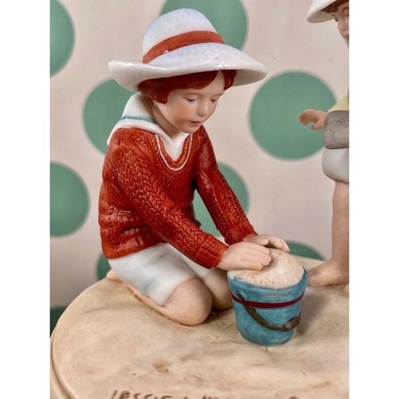 Avon "Summer Fun" figurine, Jessie Wilcox Smith Collection, handpainted, mint - Picture 4 of 13